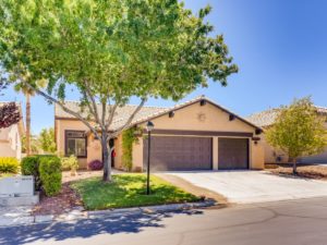 Las Vegas Single Story with a pool 3 car Garage